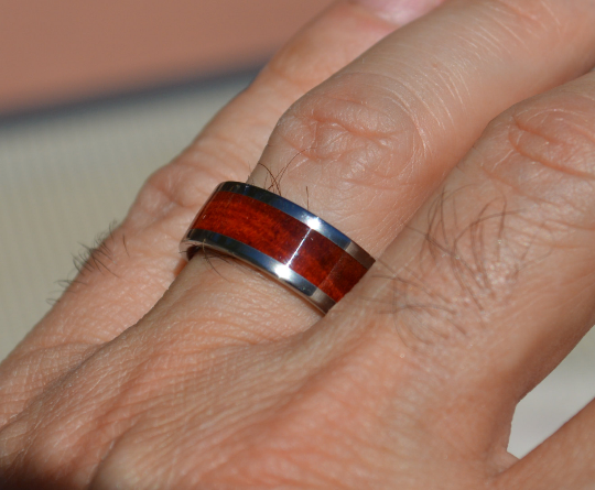 Pure Tungsten and Titanium Wood Ring Exotic Red Heart Wood 8mm Mens Ladies Band Size 4 5 6 7 8 9 10 11 12 13 14 15 16 17 18 19 20 Half Sizes
